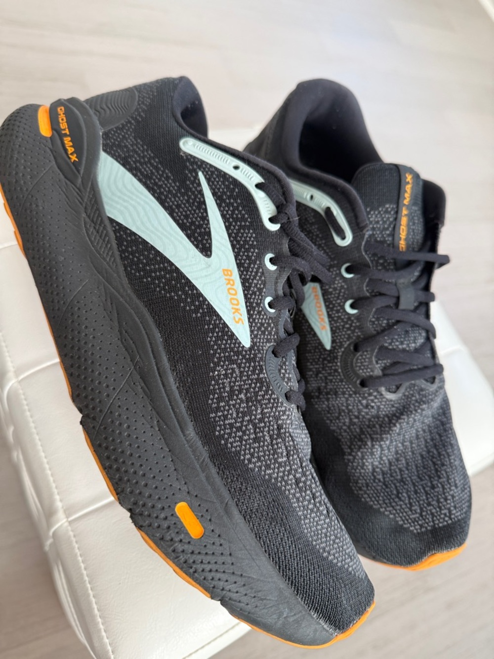 Brooks Ghost Max Men’s Running Shoes with Orange & Silver Accents EUC Sz. 11.5
